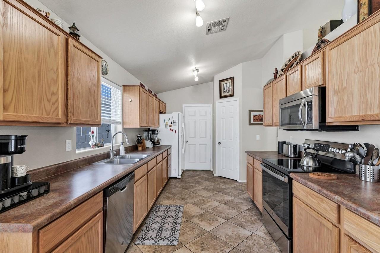 144 S Kingston St - Photo 7 of 18