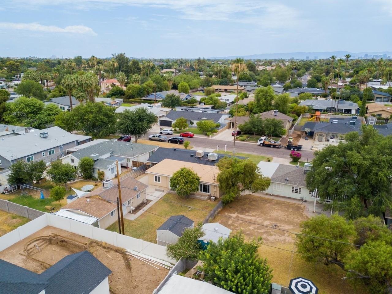 510 E Belmont Ave - Photo 4 of 50