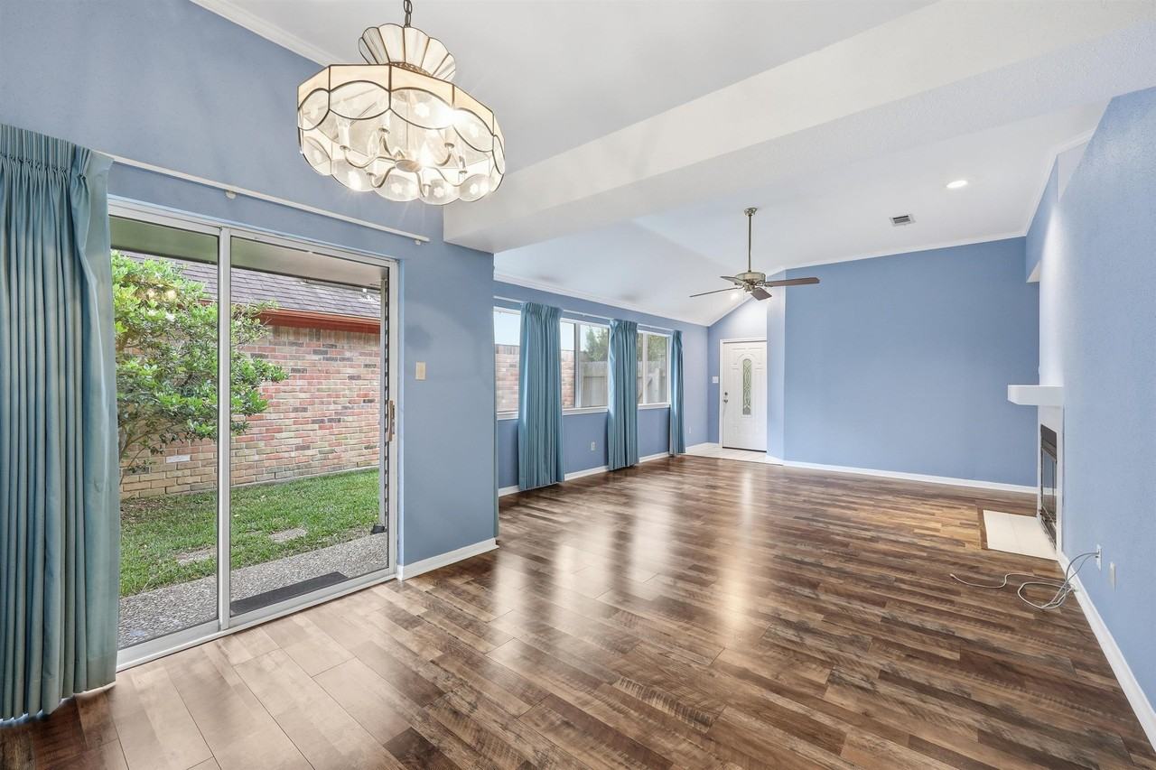 955 Green Meadow St - Photo 3 of 14