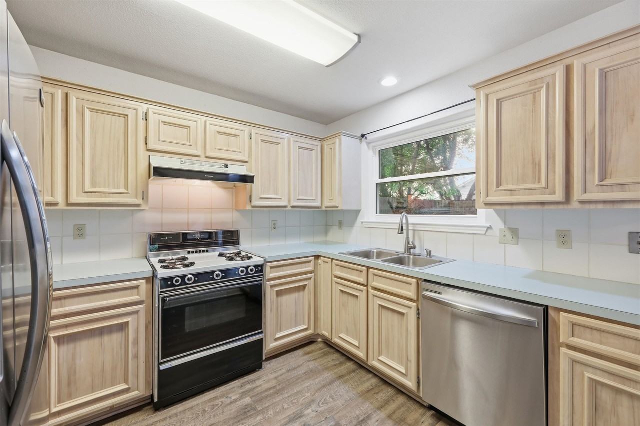 955 Green Meadow St - Photo 7 of 14