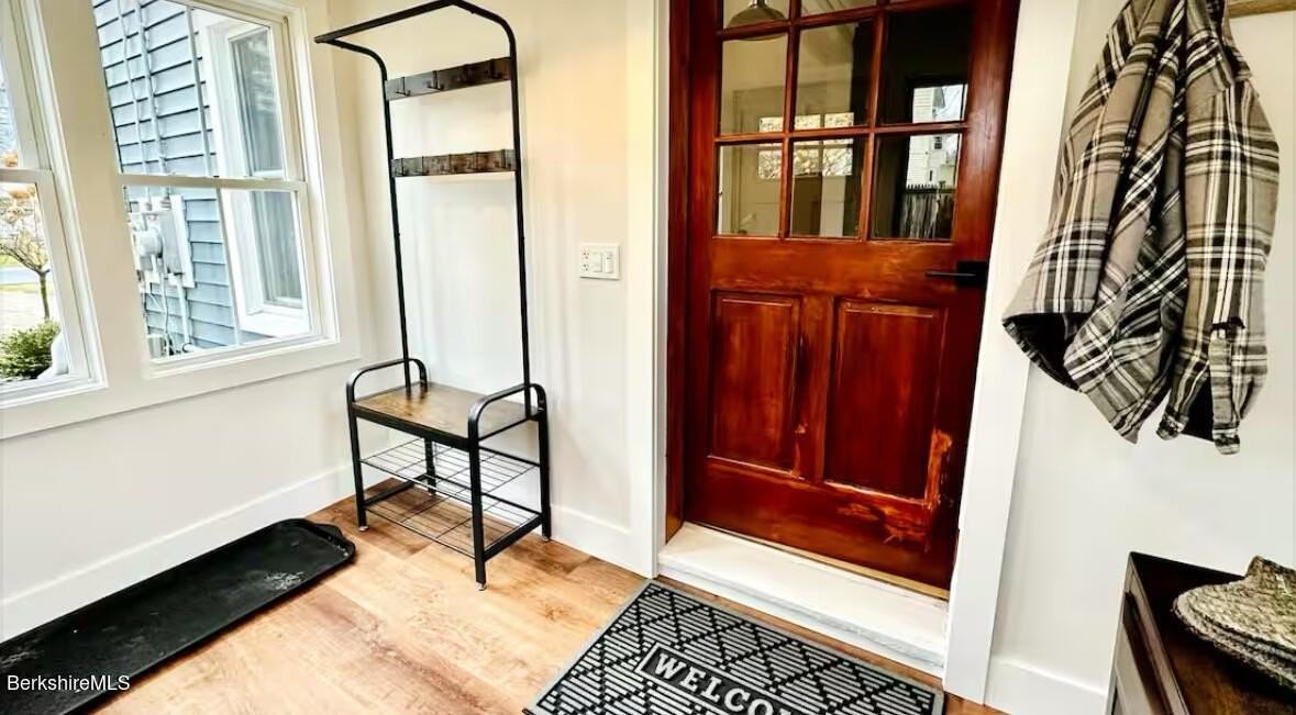 8 Goodrich St - Photo 2 of 34