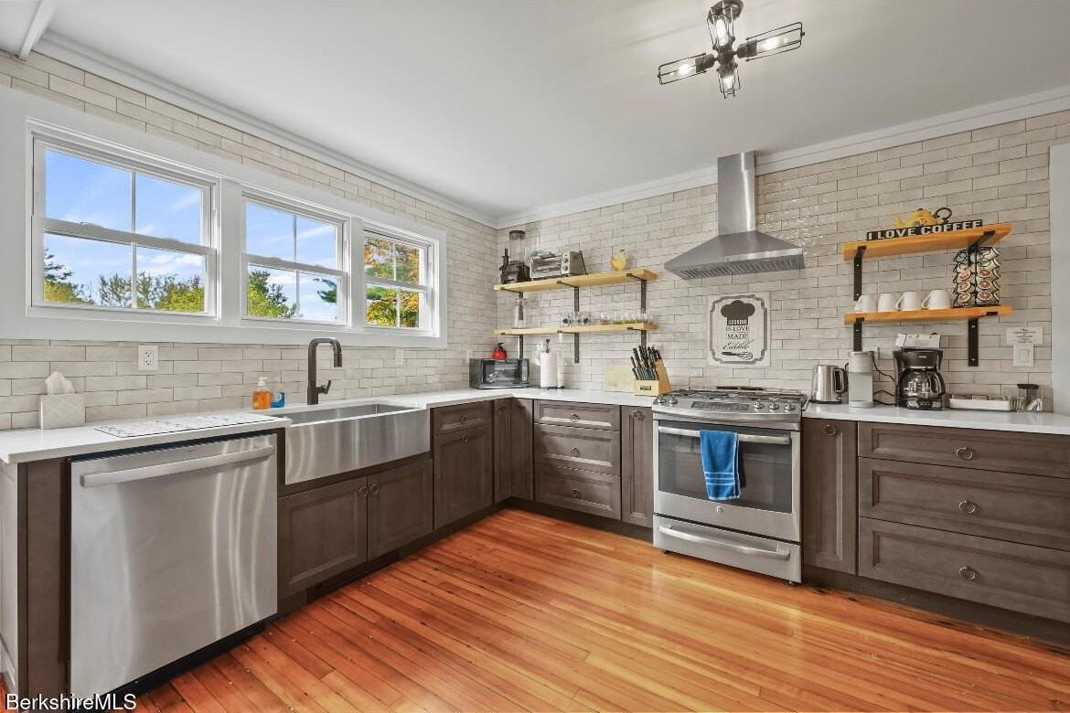 8 Goodrich St - Photo 6 of 34