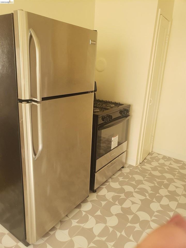 1402 Berkeley Way - Photo 2 of 5