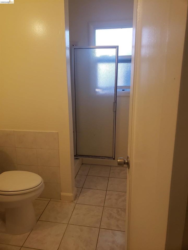 1402 Berkeley Way - Photo 4 of 5