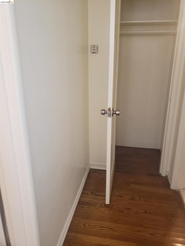 1402 Berkeley Way - Photo 5 of 5