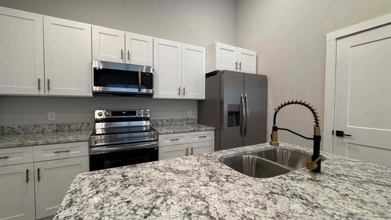 2011 Watts Rd - Photo 6 of 19