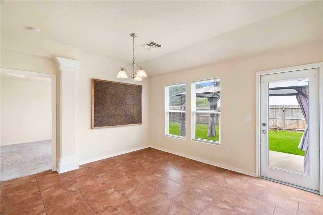 2529 Las Brisas St - Photo 6 of 15