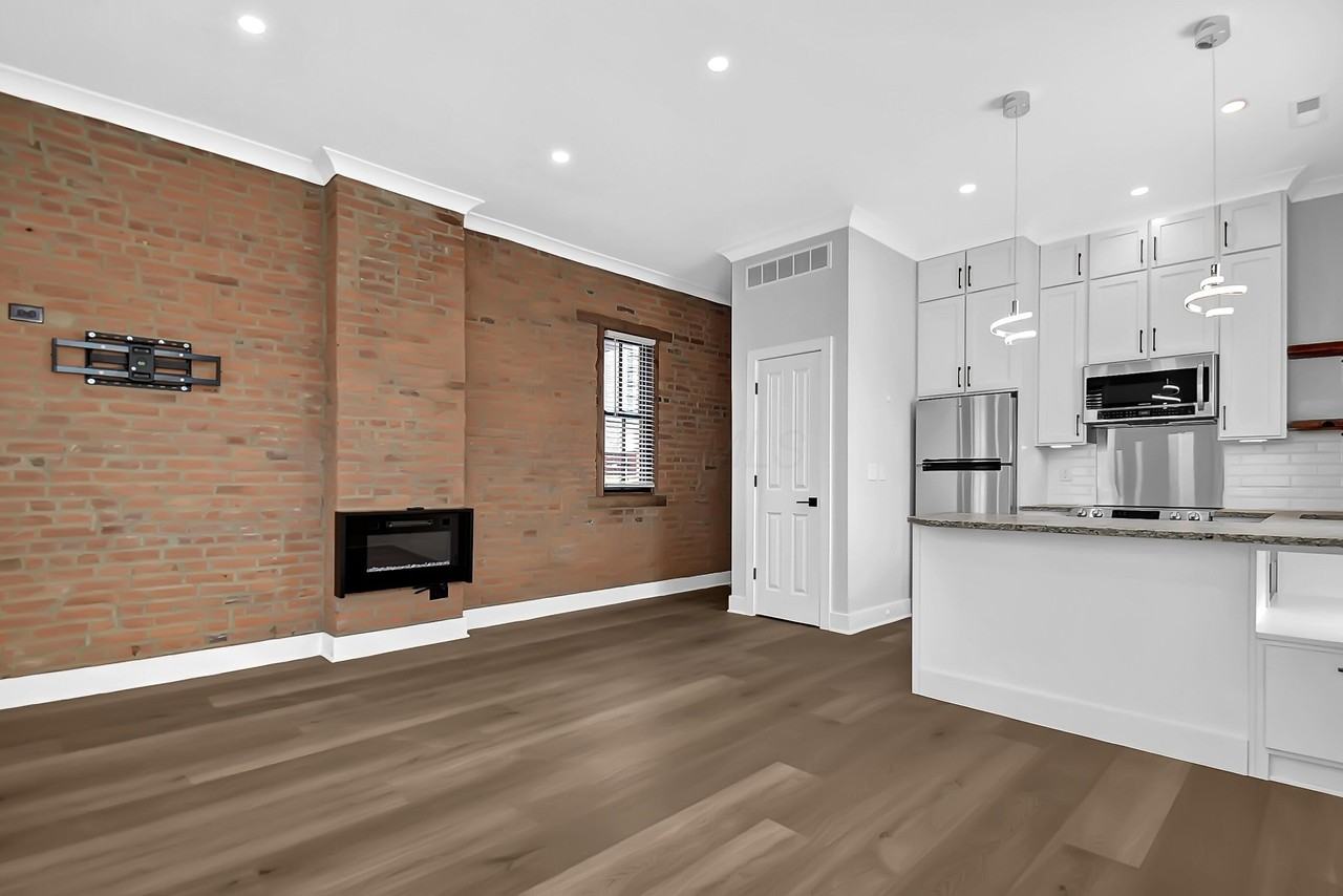 88 W Frankfort St - Photo 2 of 10