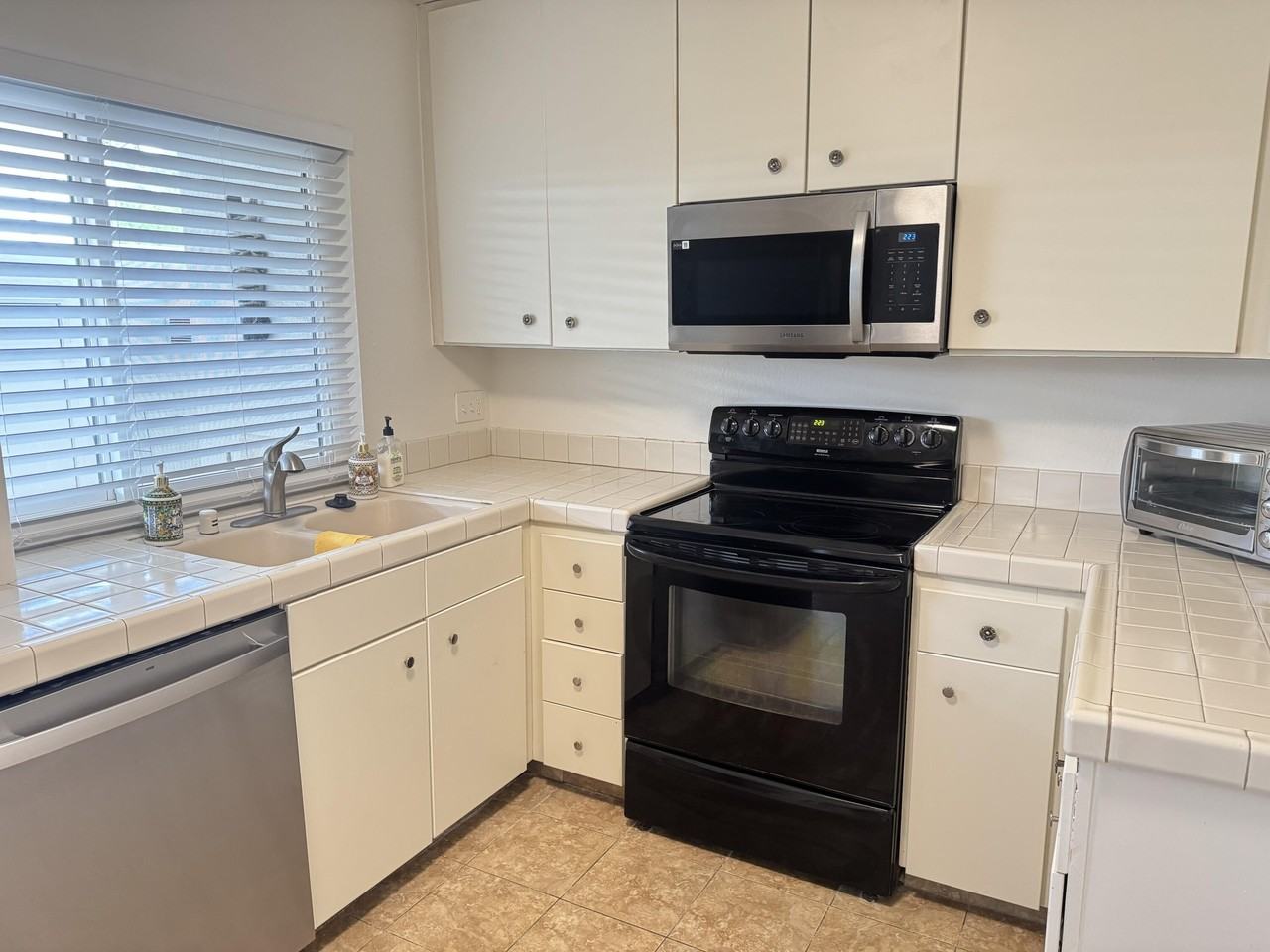 48728 Desert Flower Dr - Photo 6 of 34