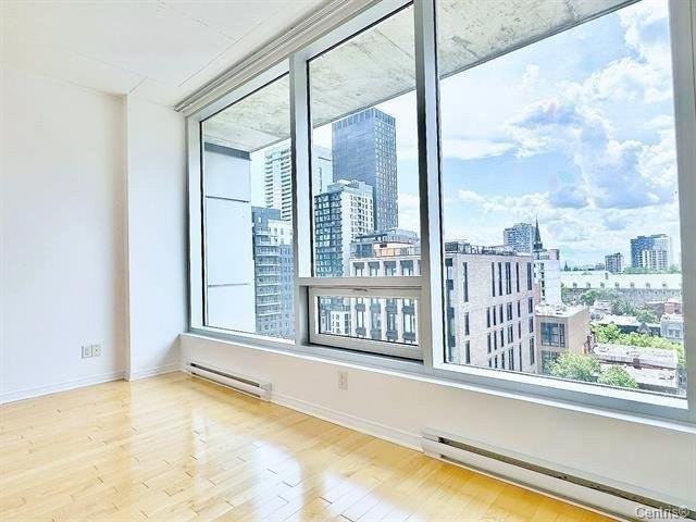 1235 Rue Bishop - Photo 3 of 9