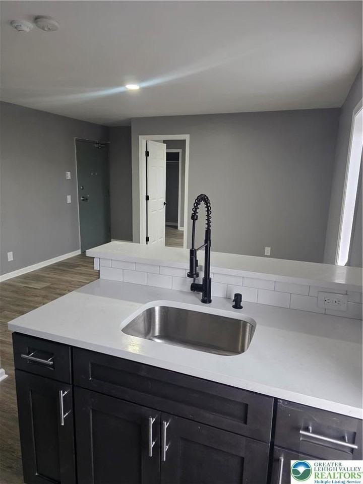 2050 Main St #8 - Photo 6 of 10