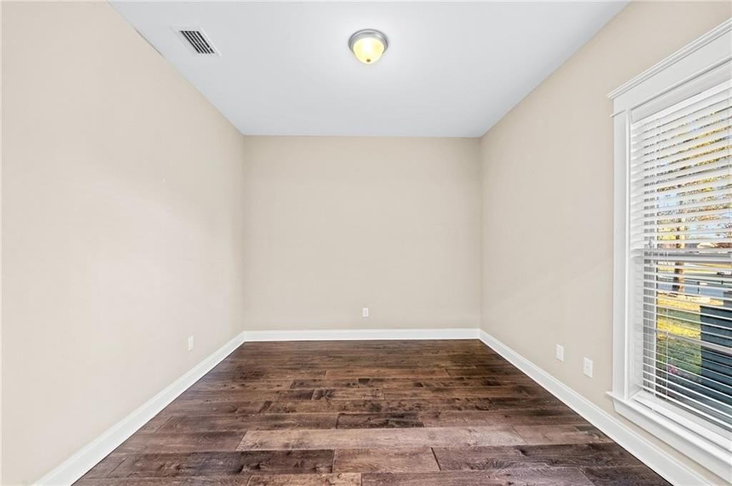 7817 Hemlock St - Photo 7 of 29