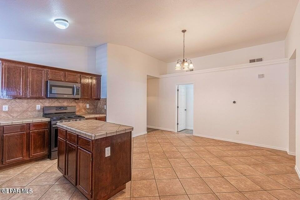 2080 Shreya St - Photo 3 of 28