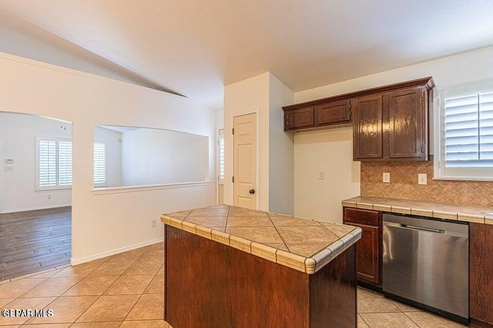 2080 Shreya St - Photo 4 of 28