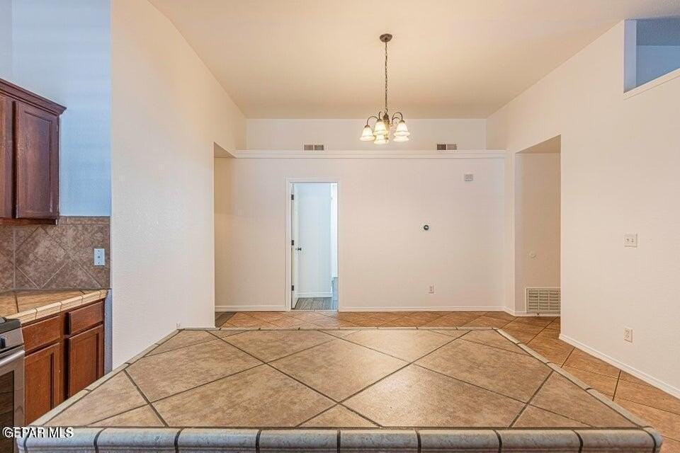 2080 Shreya St - Photo 5 of 28