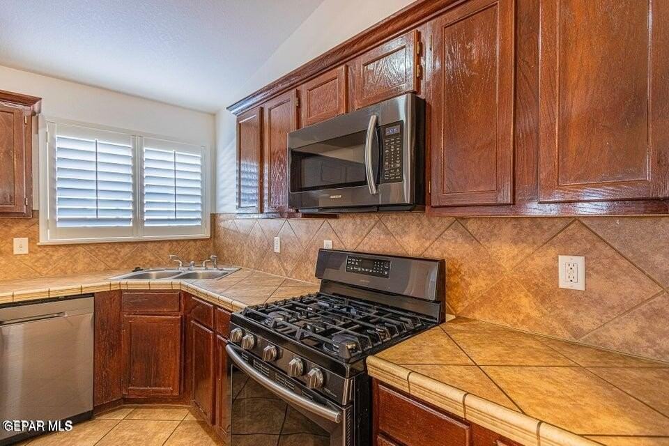 2080 Shreya St - Photo 7 of 28