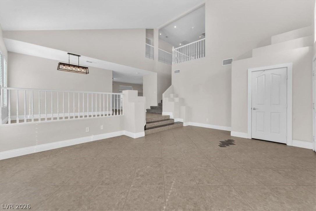 7237 Buglehorn St - Photo 5 of 33