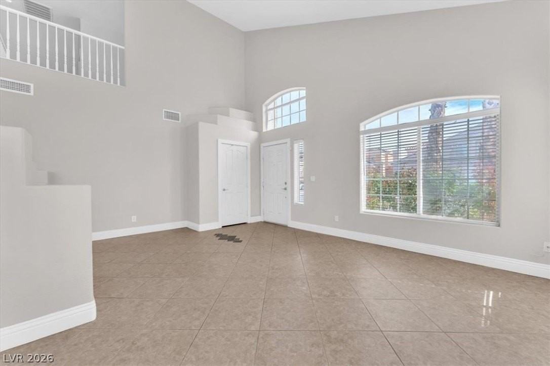 7237 Buglehorn St - Photo 6 of 33