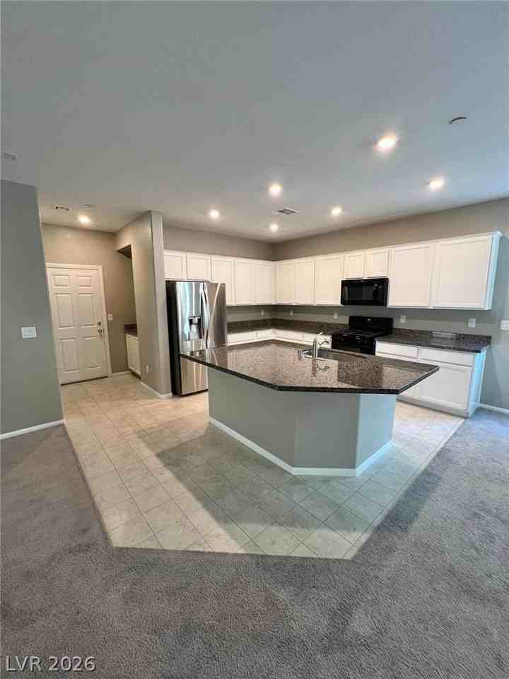 6071 Castle Gardens Ave - Photo 6 of 21