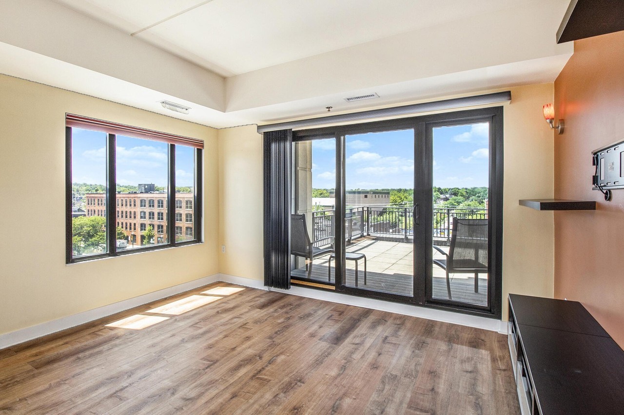 111 N Ashley St #302 - Photo 4 of 36