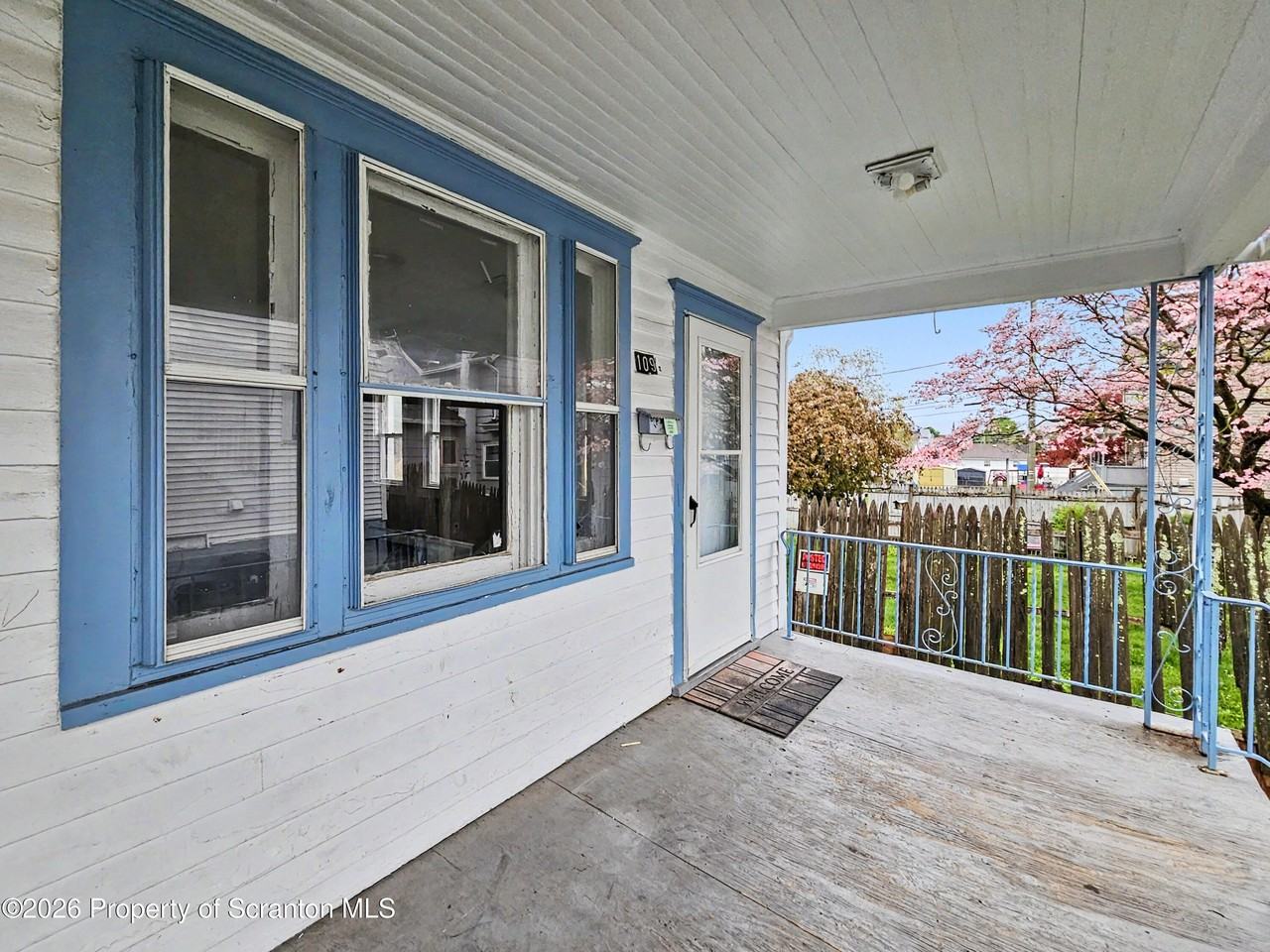 109 1/2 Penn St - Photo 2 of 12