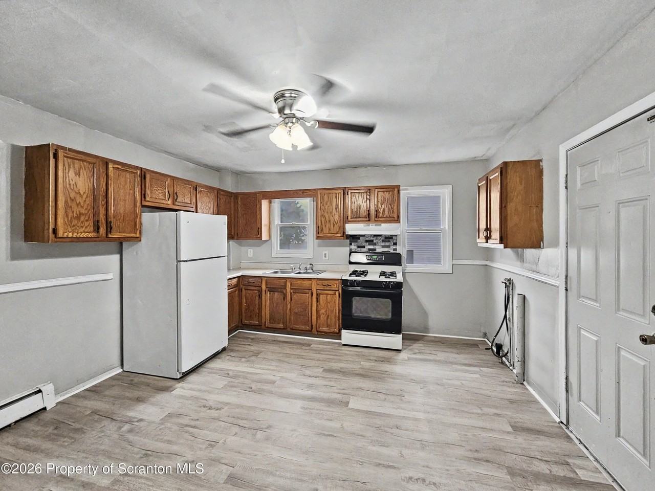 109 1/2 Penn St - Photo 3 of 12