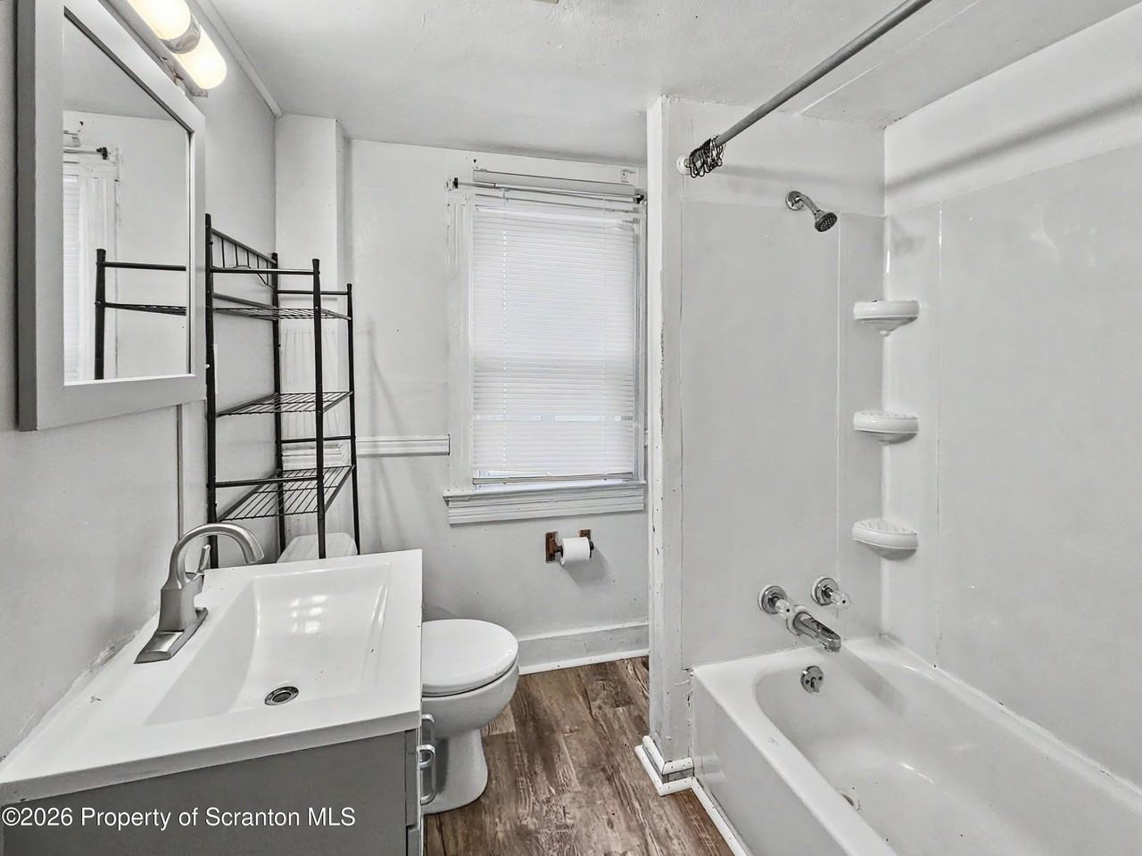 109 1/2 Penn St - Photo 5 of 12