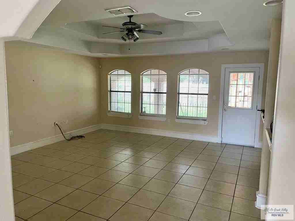 1866 Royal Oak St - Photo 2 of 11
