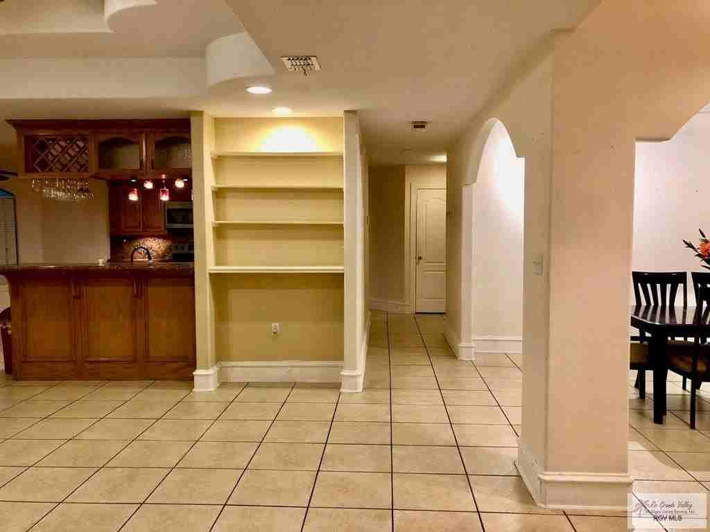1866 Royal Oak St - Photo 5 of 11
