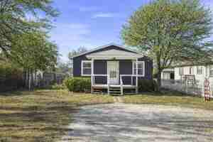 featured image of 213 W Davis St