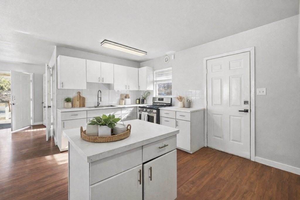 213 W Davis St - Photo 7 of 17