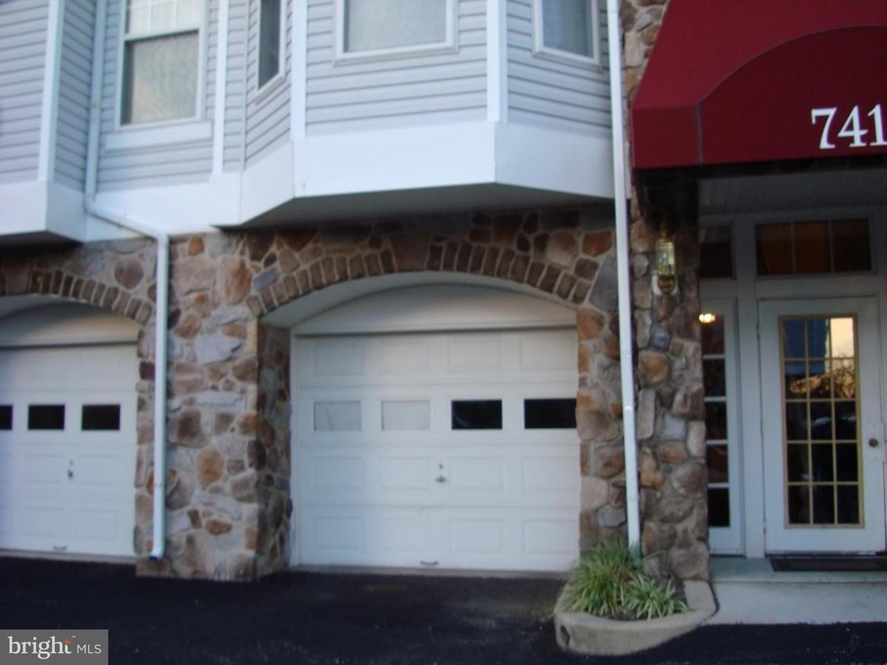 7418 Hindon Cir - Photo 2 of 16