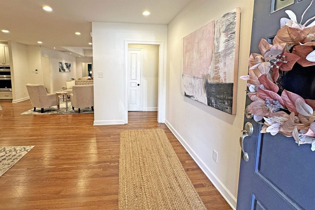 3815 Montclair Dr - Photo 3 of 37