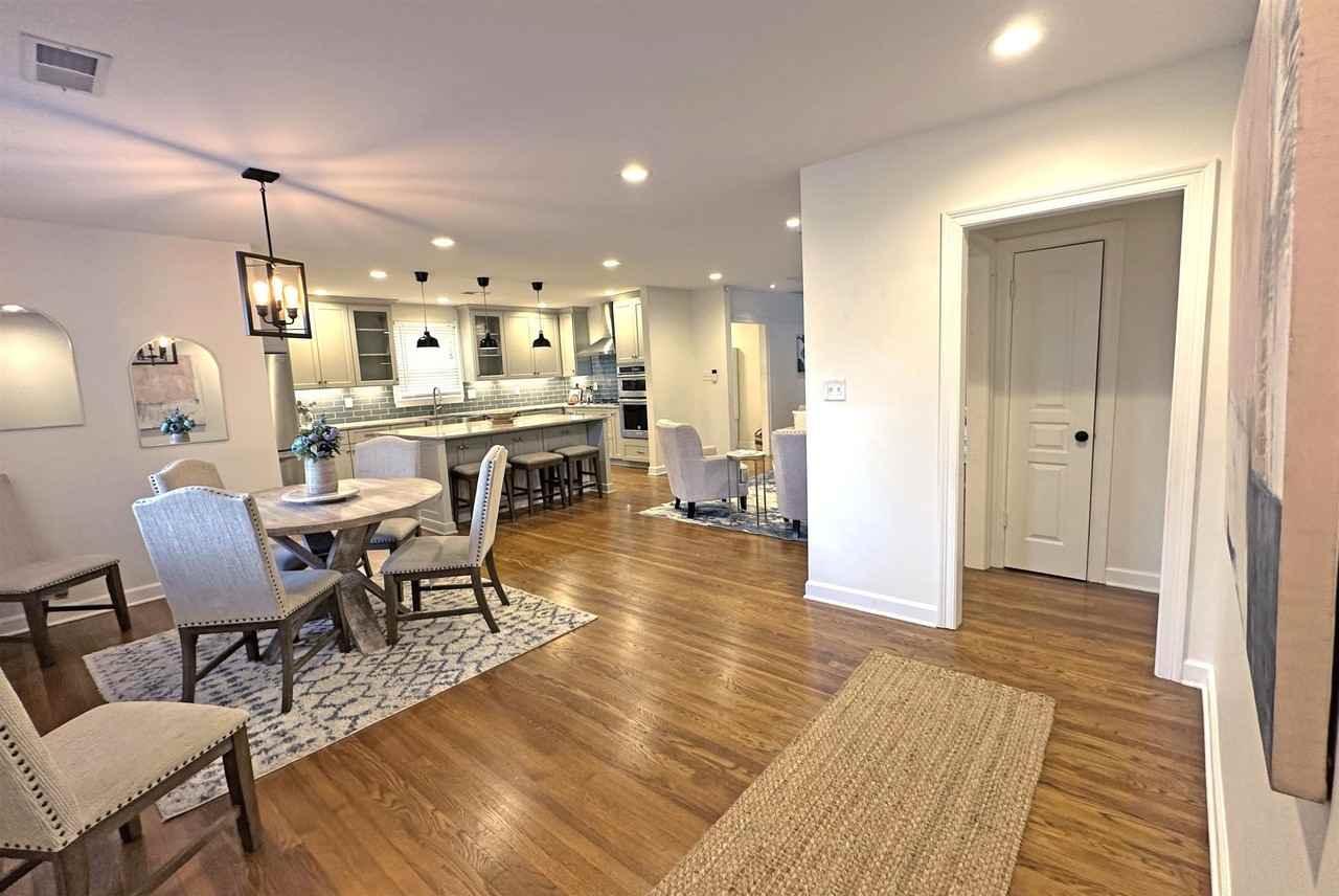 3815 Montclair Dr - Photo 4 of 37