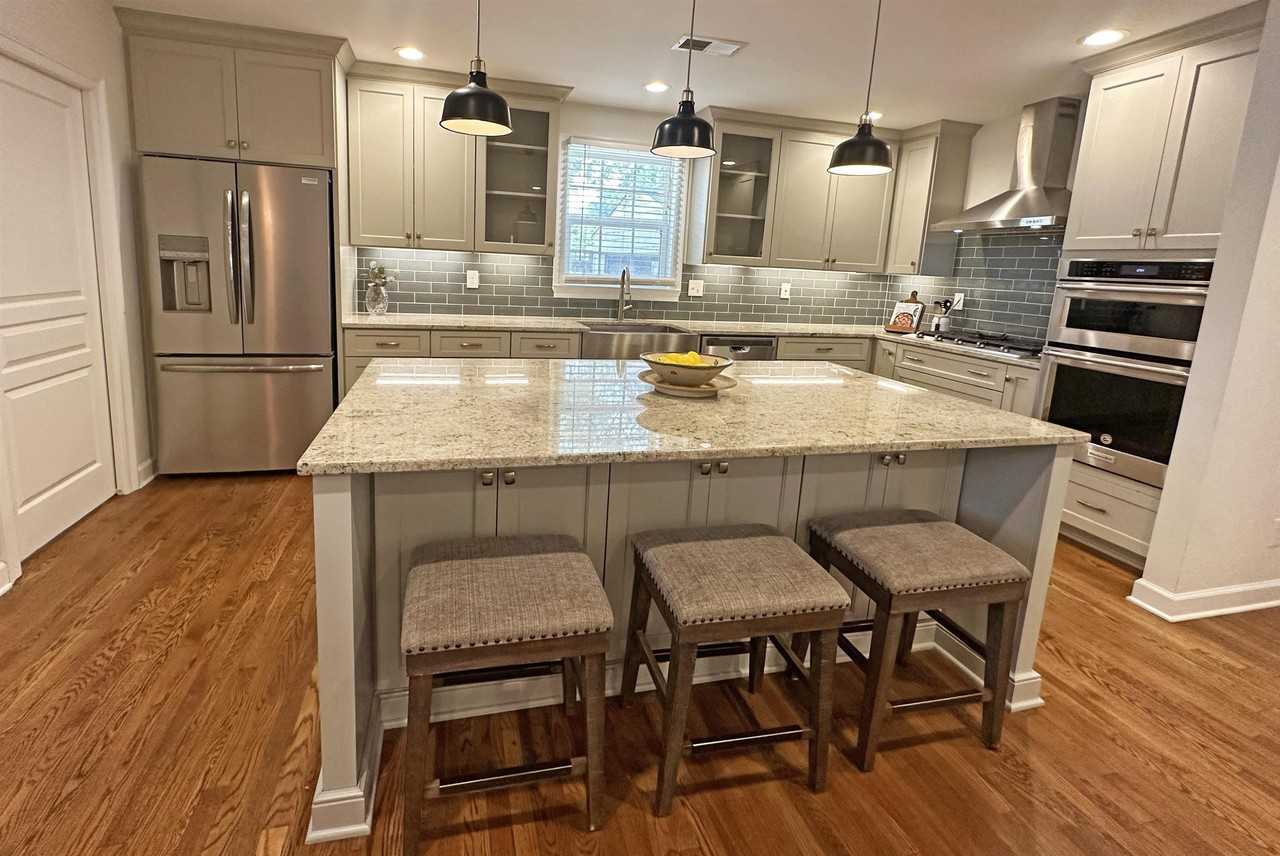 3815 Montclair Dr - Photo 6 of 37