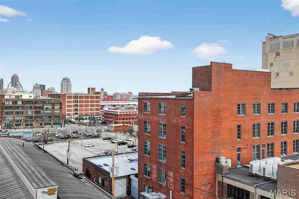 2647 Locust St #4R - Photo 7 of 15