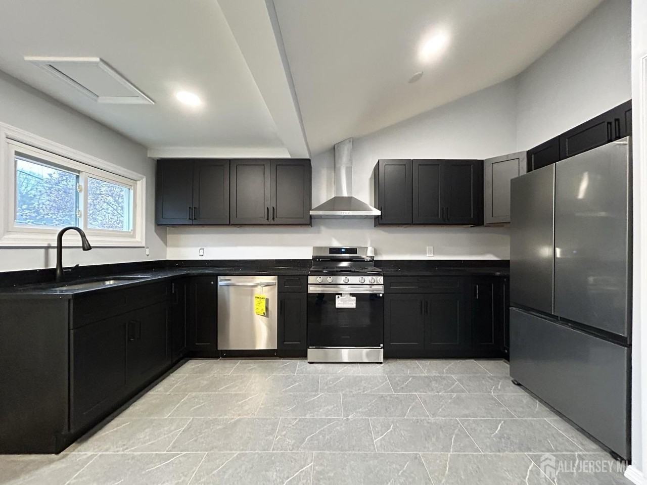 36 Arden St - Photo 3 of 20