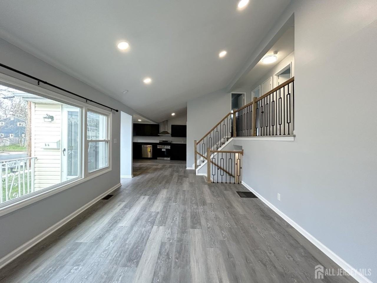 36 Arden St - Photo 4 of 20