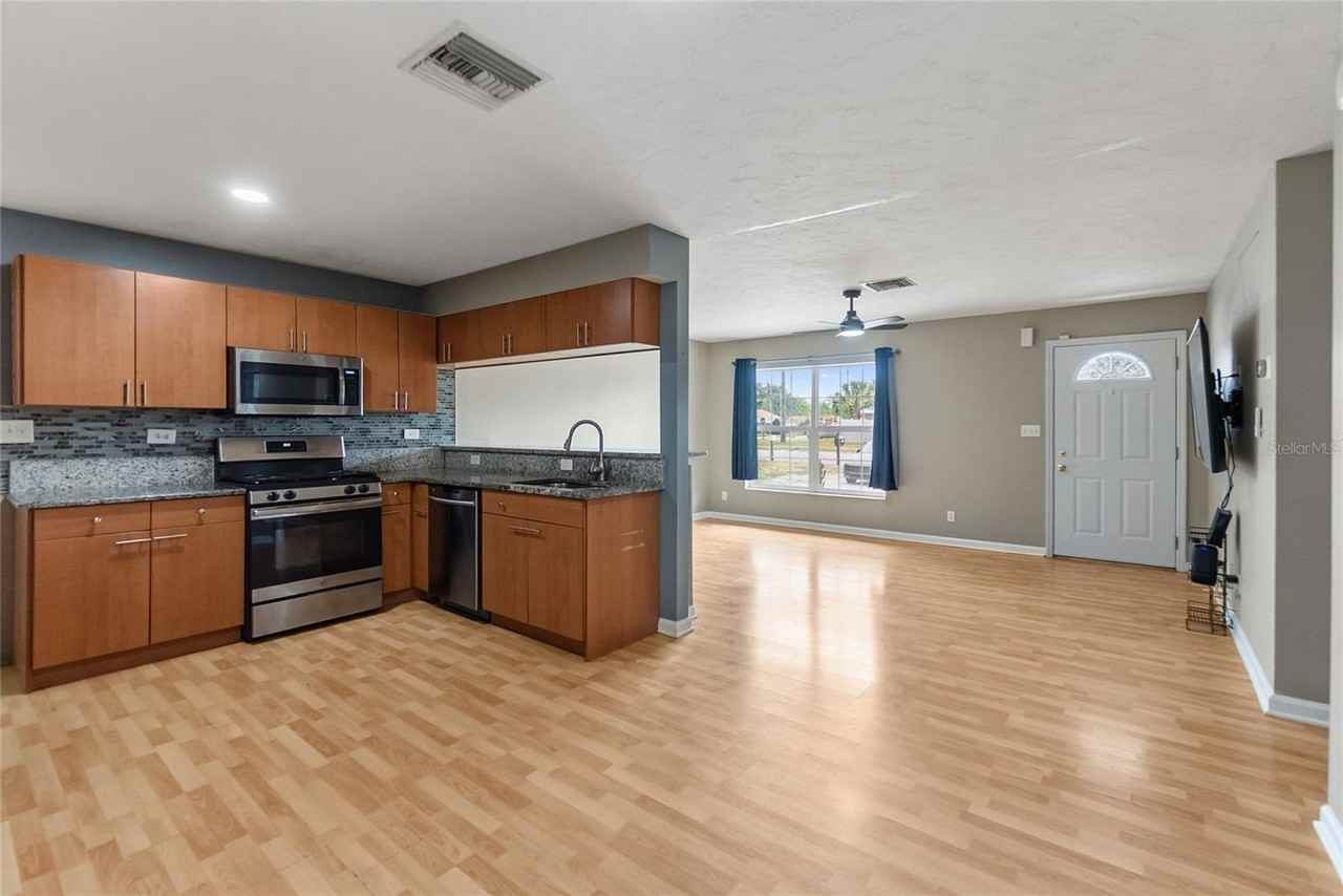 6432 26th St W - Photo 4 of 24