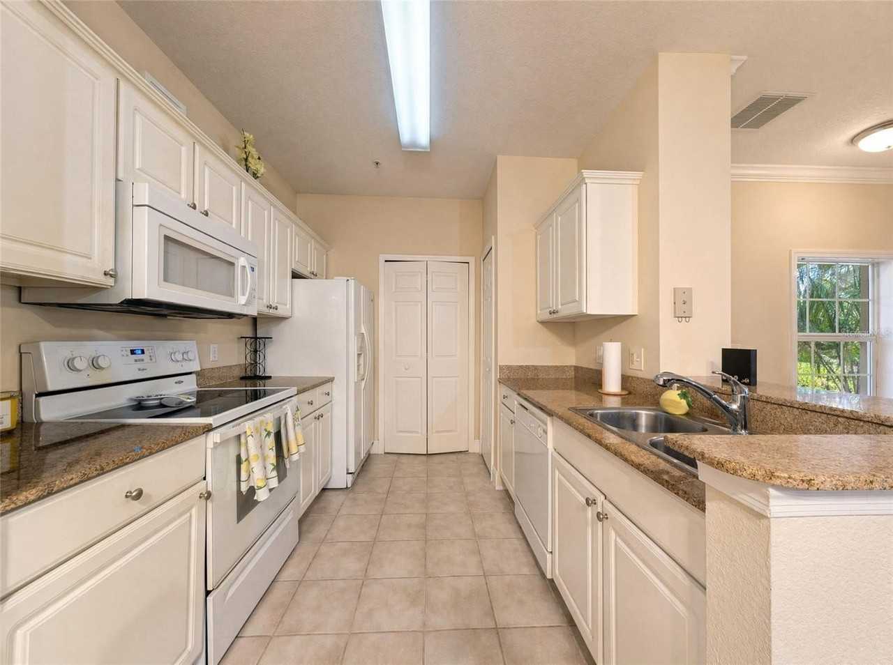 143 Southern Pecan Cir #201 - Photo 5 of 23