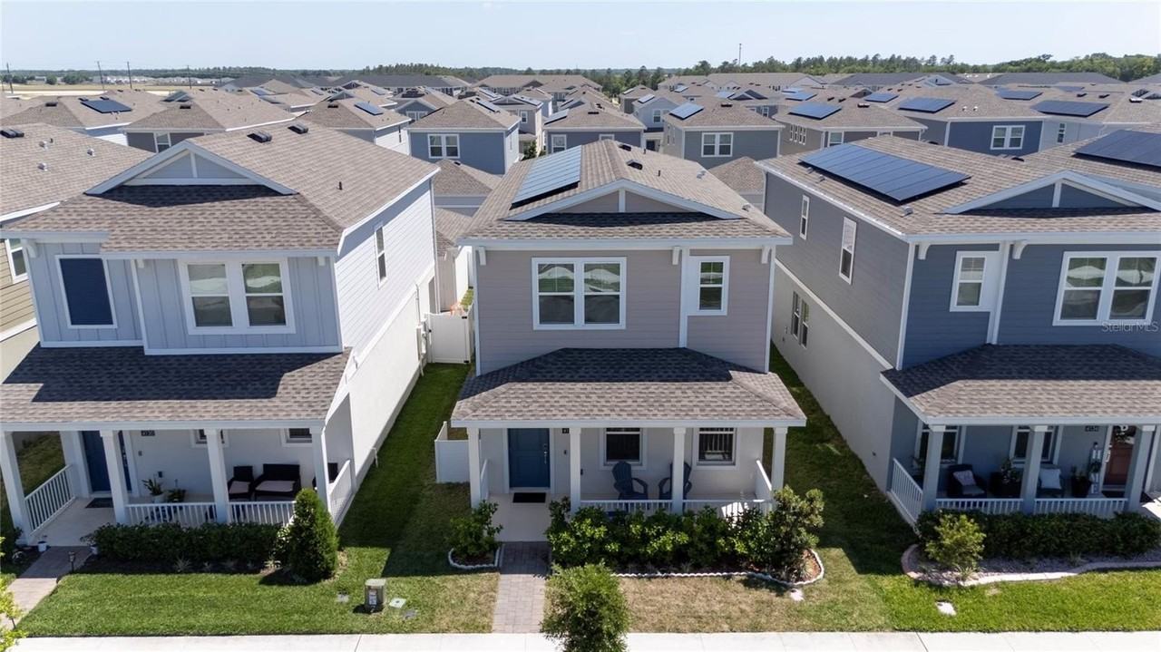 4132 Jespersen St - Photo 4 of 28