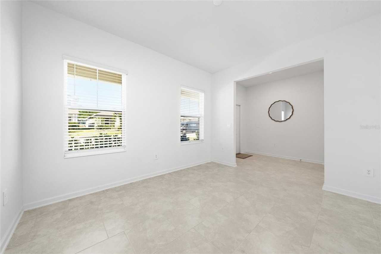 4132 Jespersen St - Photo 6 of 28