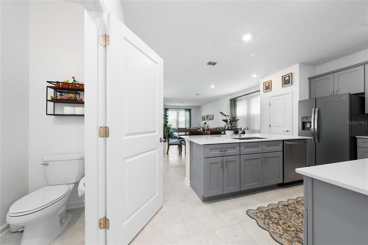 4132 Jespersen St - Photo 7 of 28