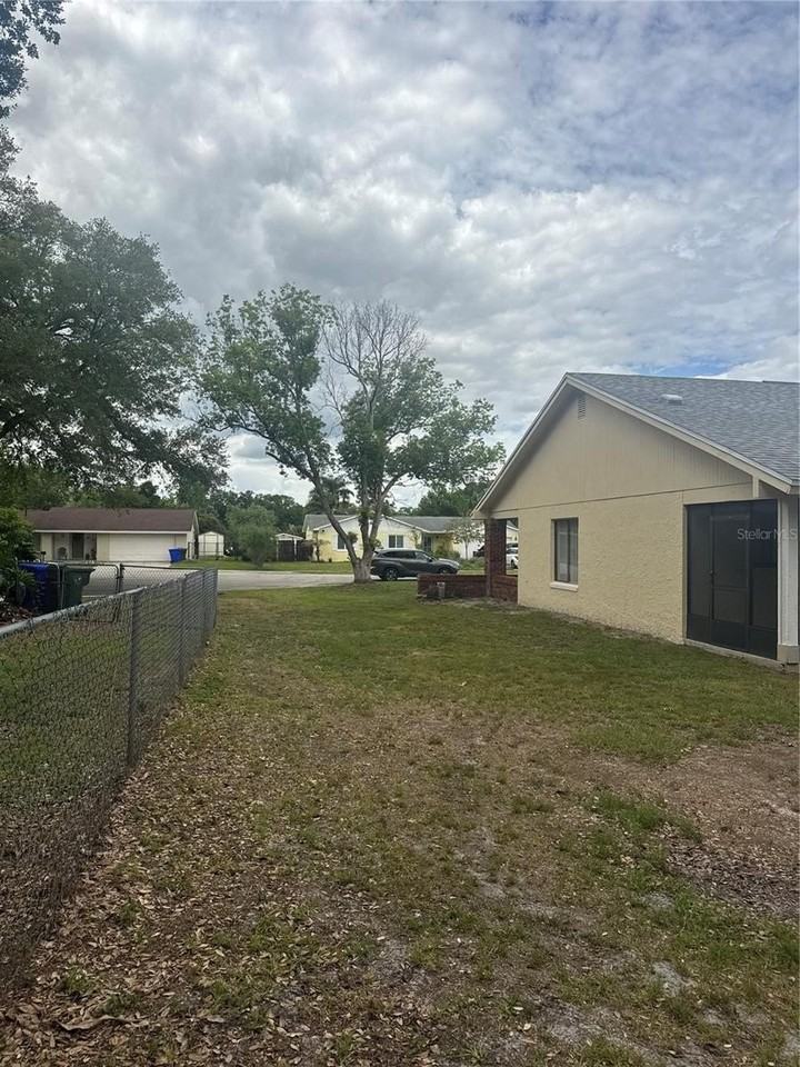 2329 Pine Tree Ct - Photo 7 of 38