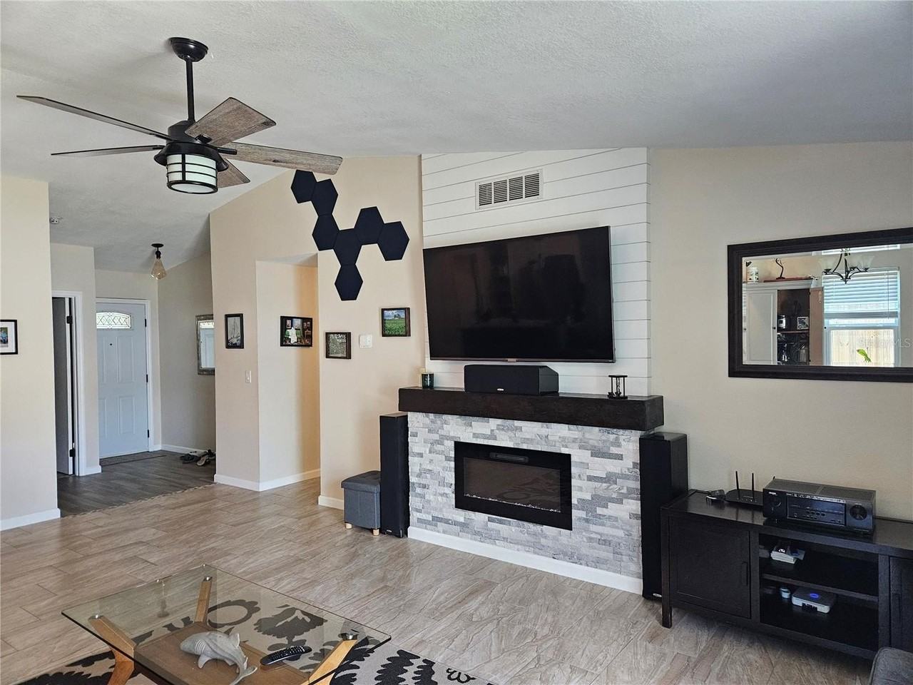 210 Lake Charles Ct - Photo 3 of 37