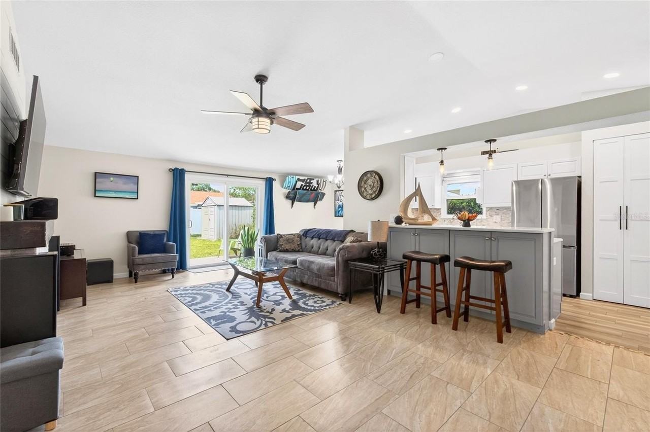 210 Lake Charles Ct - Photo 5 of 37