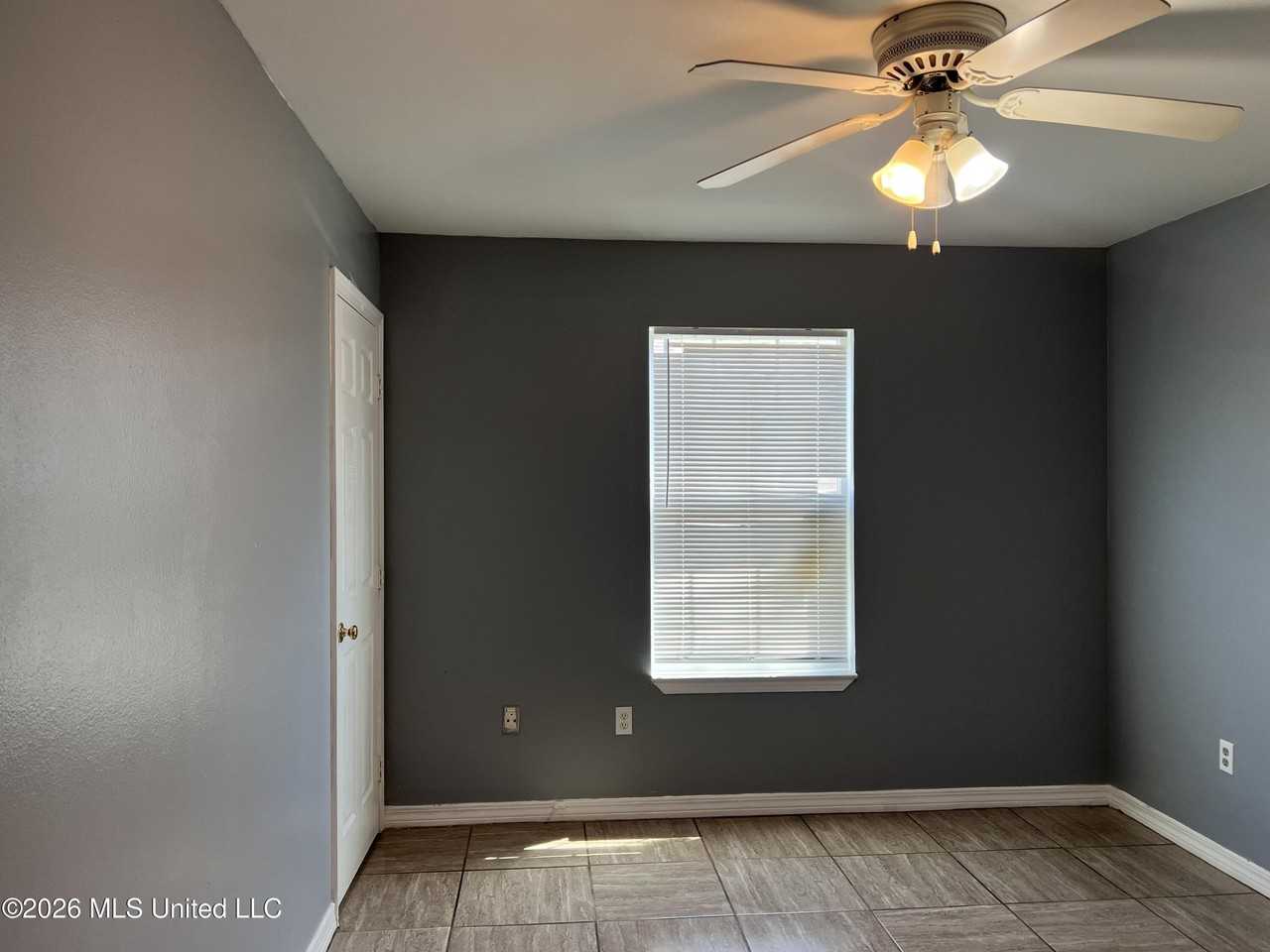 1513 34th Ave - Photo 3 of 7