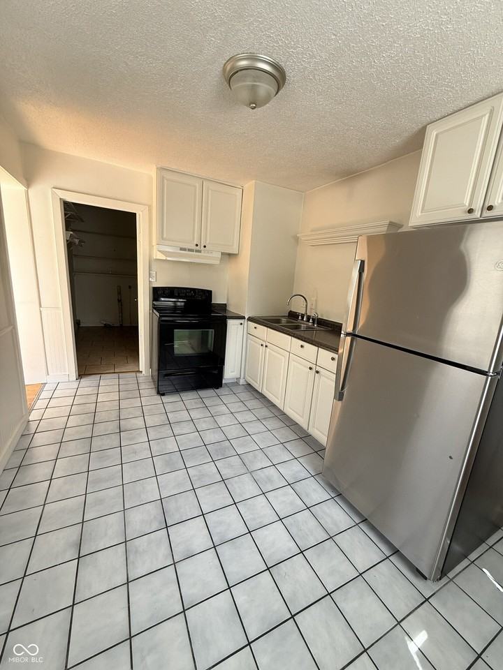 122 N Routiers Ave - Photo 3 of 19