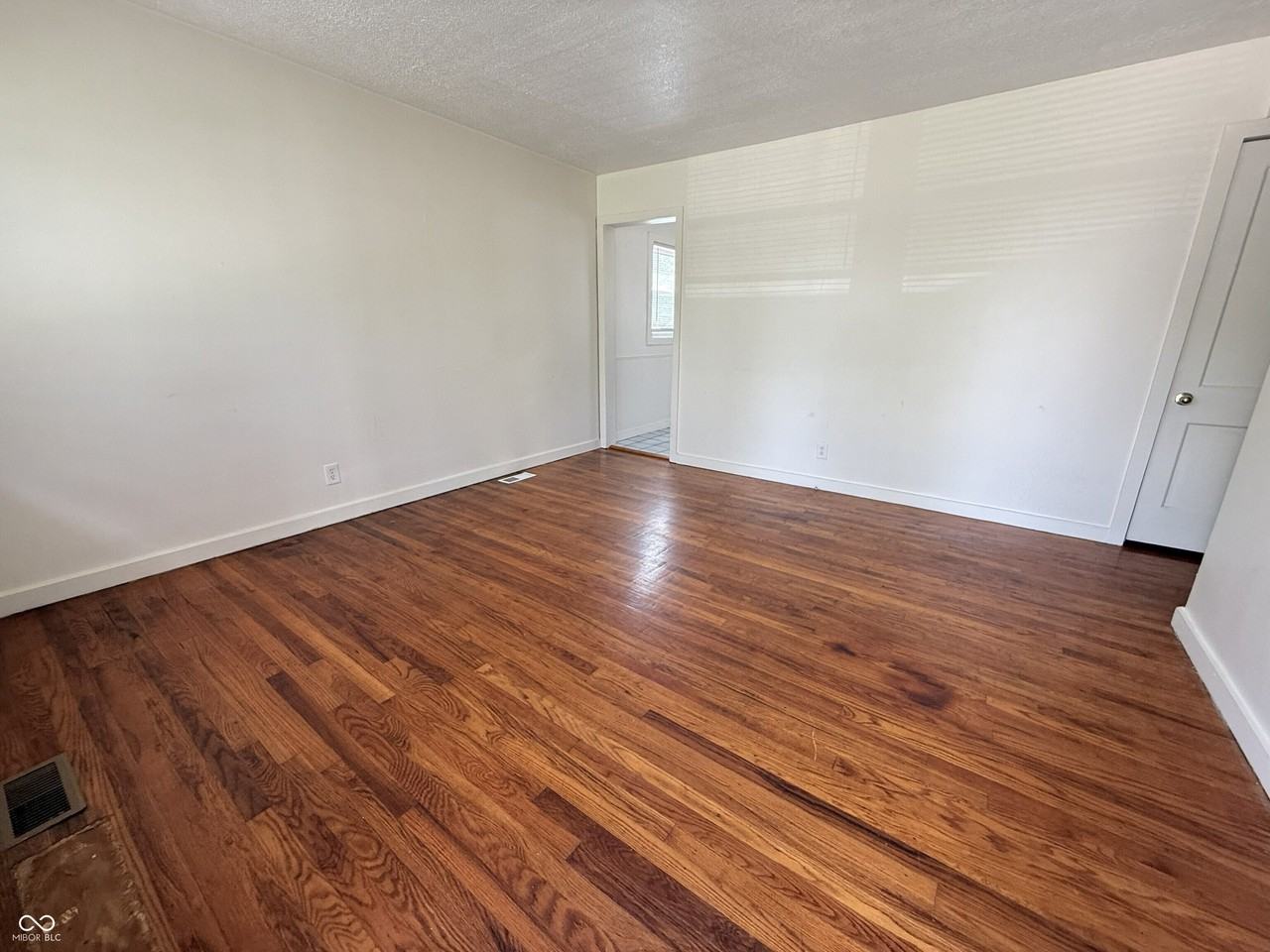 122 N Routiers Ave - Photo 5 of 19