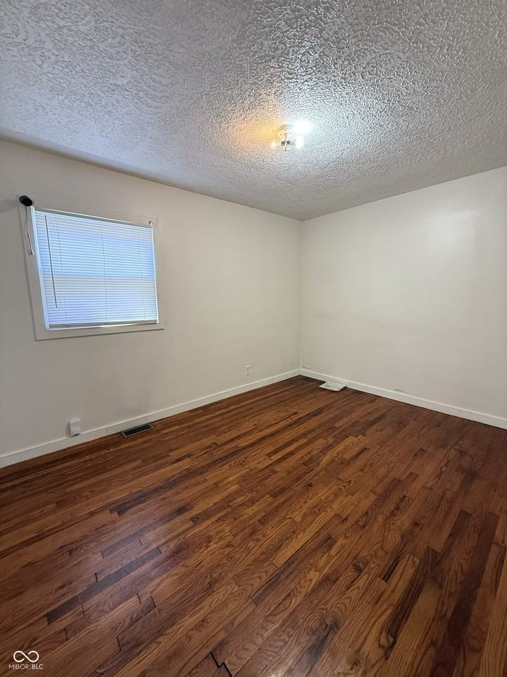 122 N Routiers Ave - Photo 7 of 19
